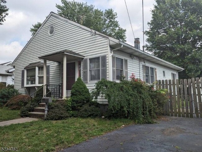 Building Photo - 2079 Church St