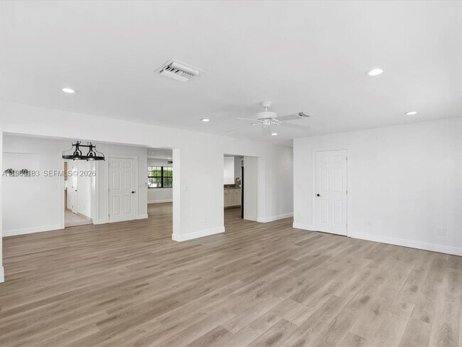 Building Photo - 8 SW 11th St