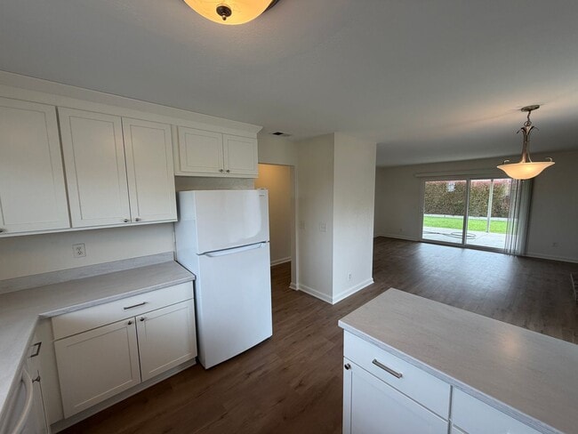 Building Photo - 1310 Lesley Ct
