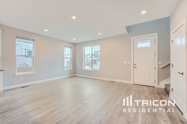Building Photo - 4947 S Addison Way