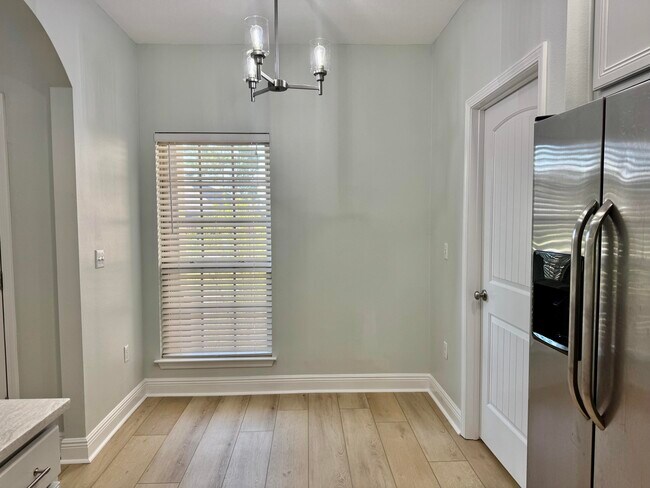 Building Photo - 902 Cocobolo Dr
