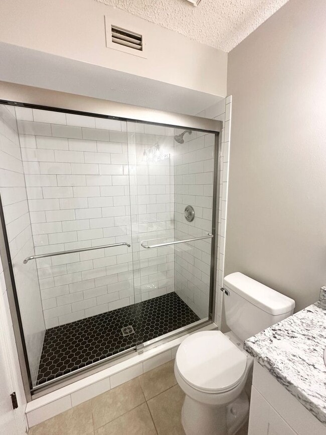 Building Photo - Charming 2-Bedroom Townhome with Bonus Roo...