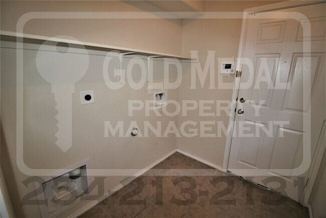 Building Photo - Beautiful 3-bedroom, 2-bathroom home with a 2-car garage now available for rent!