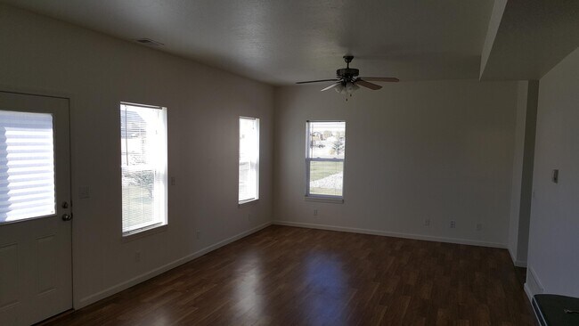 Building Photo - 400 Par Ave