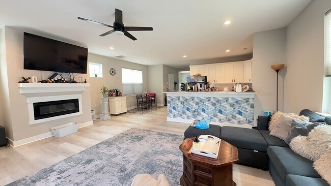 Building Photo - Modern 4-Bedroom Virginia Beach Home Near Town Center!