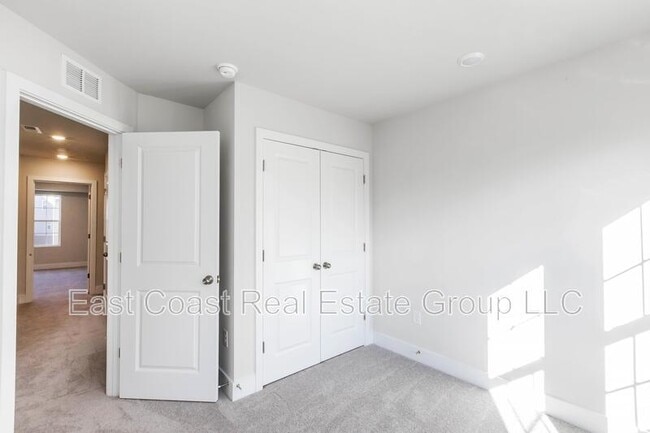 Building Photo - 2273 Marcy Dr