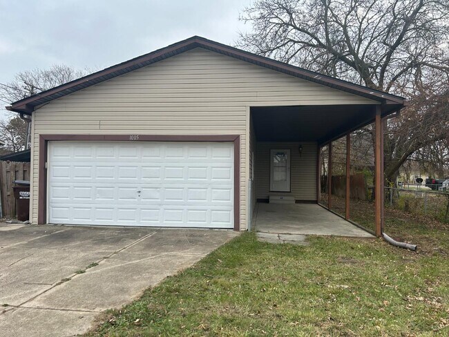 Building Photo - 1005 Bacon St