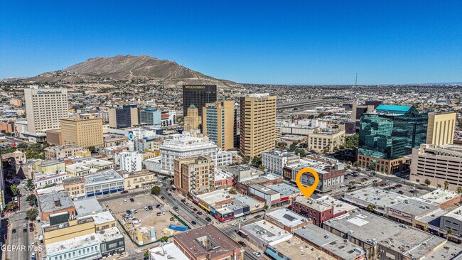 Building Photo - 312 E Overland Ave