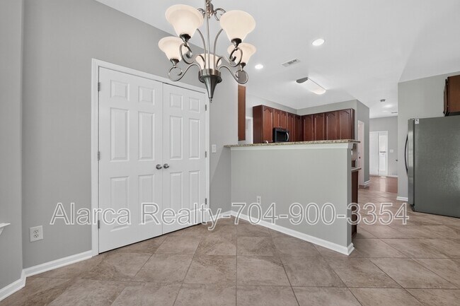 Building Photo - 2041 White Cedar Ln
