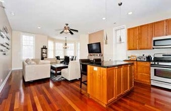 Interior Photo - 1449 N Wicker Park Ave