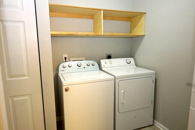 Building Photo - 698 Pepperbush Dr