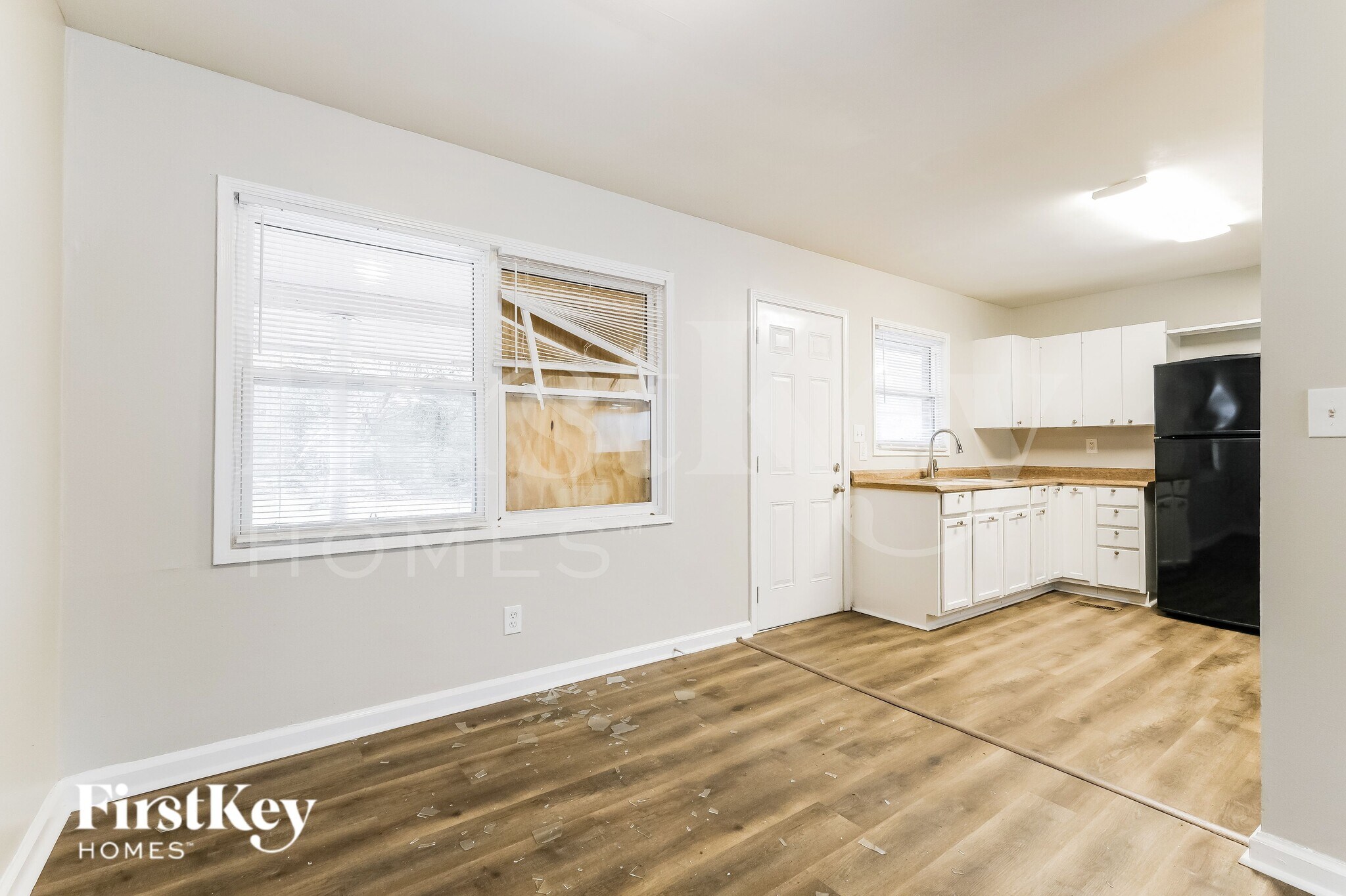 Building Photo - 2596 Yale Terrace