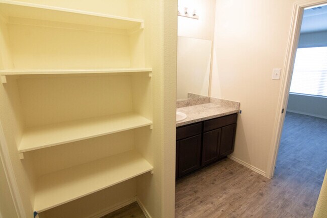 Building Photo - Oakwood Forest - 2117 Oakwood Forest Drive...