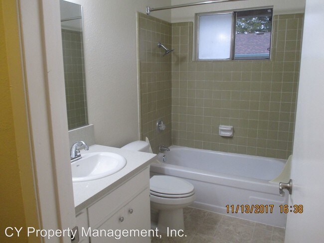 Building Photo - 1462-1464 Manzanita Ave