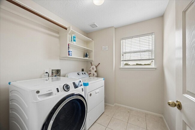 Building Photo - 1810 Freedom Tree Ct