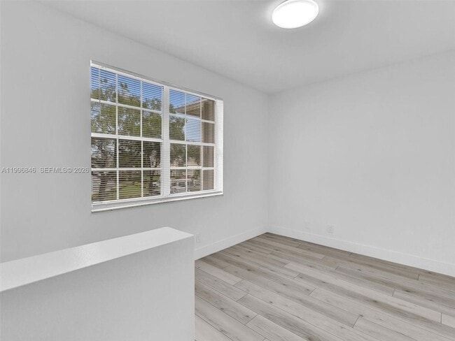 Building Photo - 8 Key W Ct