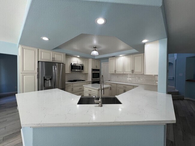 Building Photo - Beautiful Henderson Home!