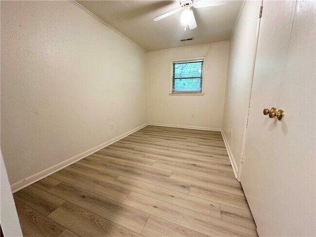 Building Photo - 515 Fallin Ave