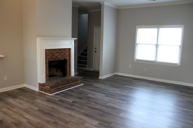 Building Photo - 503 Hillsboro Ln