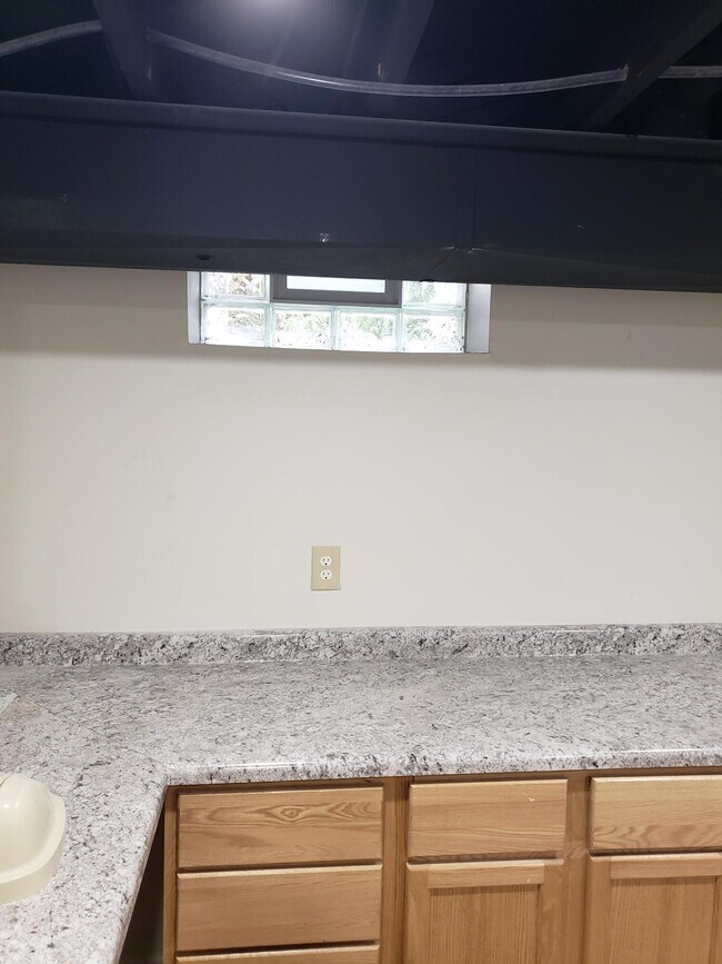 Building Photo - 1053 Pine Tree Dr