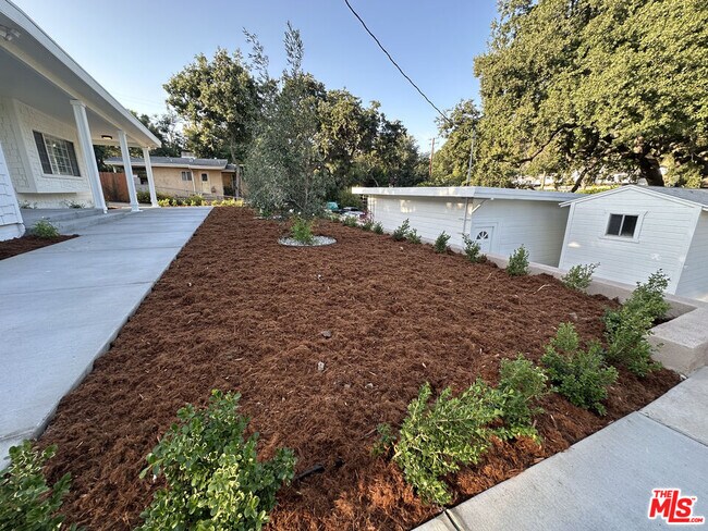 Building Photo - 495 Erbes Rd