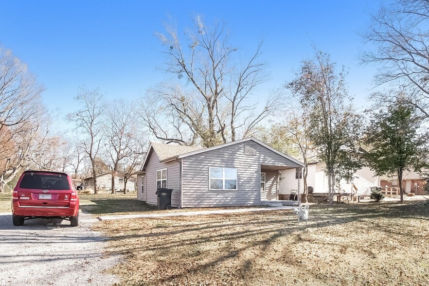 Building Photo - 1621 S Park St