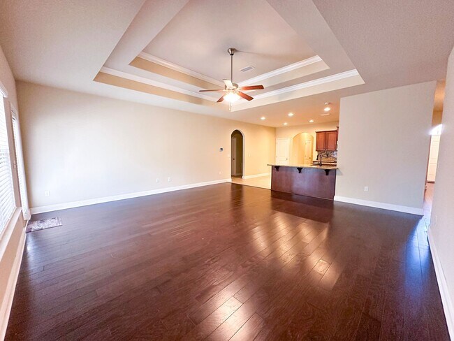 Building Photo - Well maintained 4 bedroom home with 2 car garage