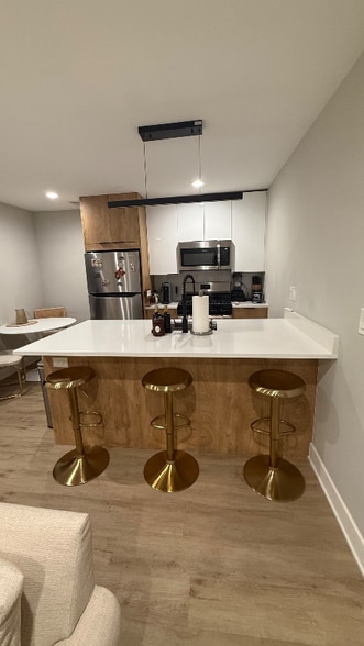 Building Photo - 2175 N Maplewood Ave