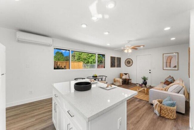 Building Photo - 8420-8424 Dallas St