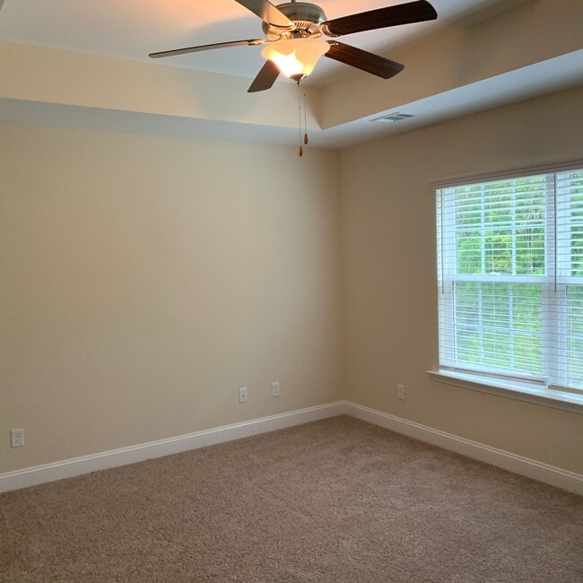 Building Photo - Cute 3 bedroom 2 bath