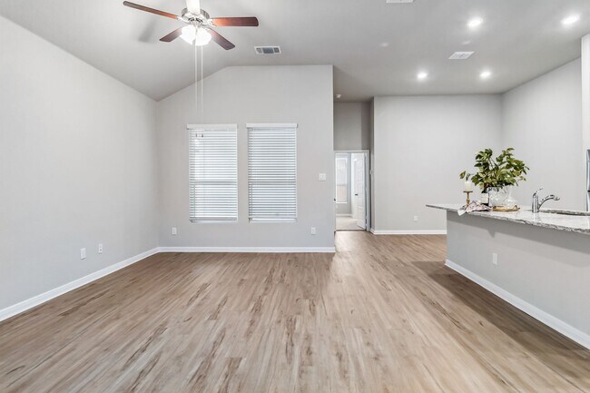 Building Photo - 131 Nespral Dr