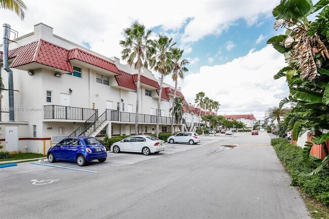 Building Photo - 8650 SW 67th Ave