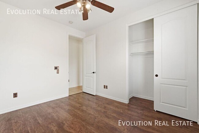 Building Photo - 3287 S Cottonwood Dr