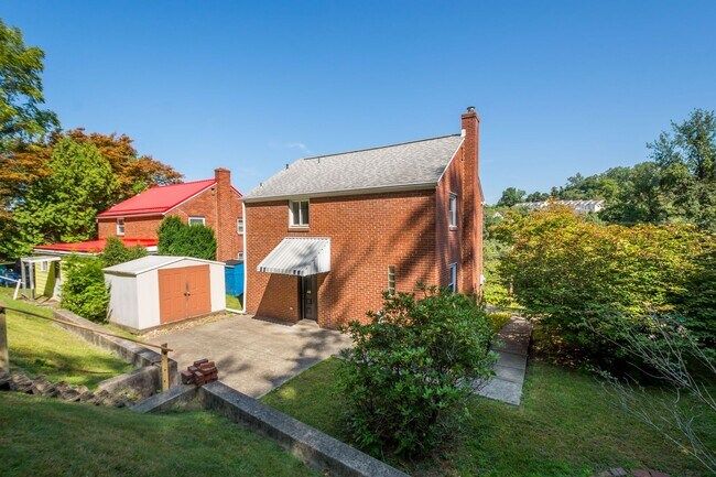 Building Photo - AVAILABLE OCT 1ST!! RENOVATED 3-BEDROOM PENN HILLS!!