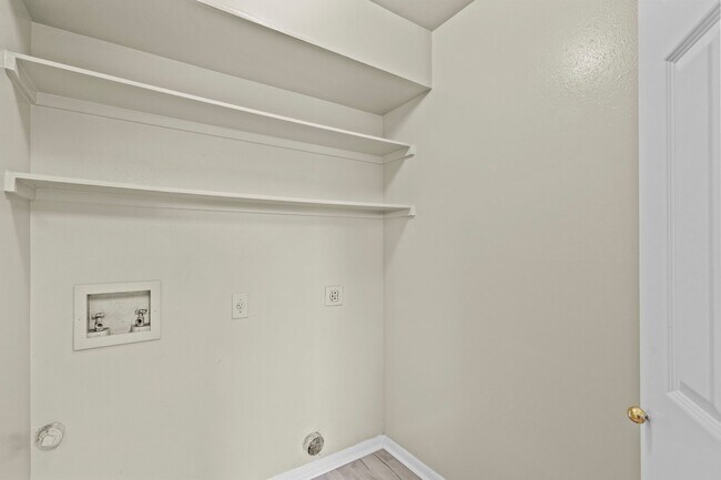 Building Photo - 105 Green Isle Ave