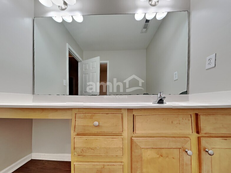 Building Photo - 1309 Bedlington Dr NW