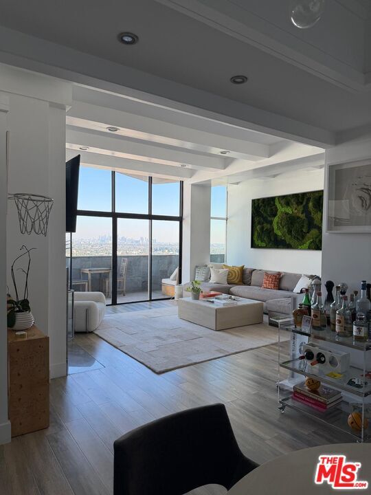 Building Photo - 1155 N La Cienega Blvd