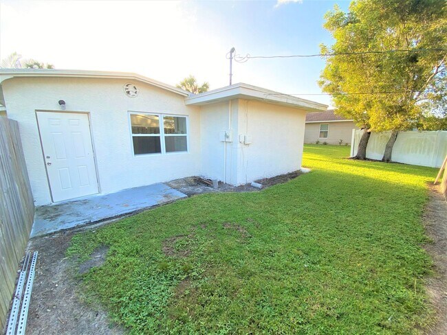 Building Photo - Roppo (561 SWB)