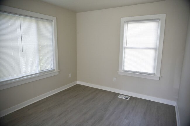 Building Photo - Updated 3BR house in Taylor Berry Neighbor...