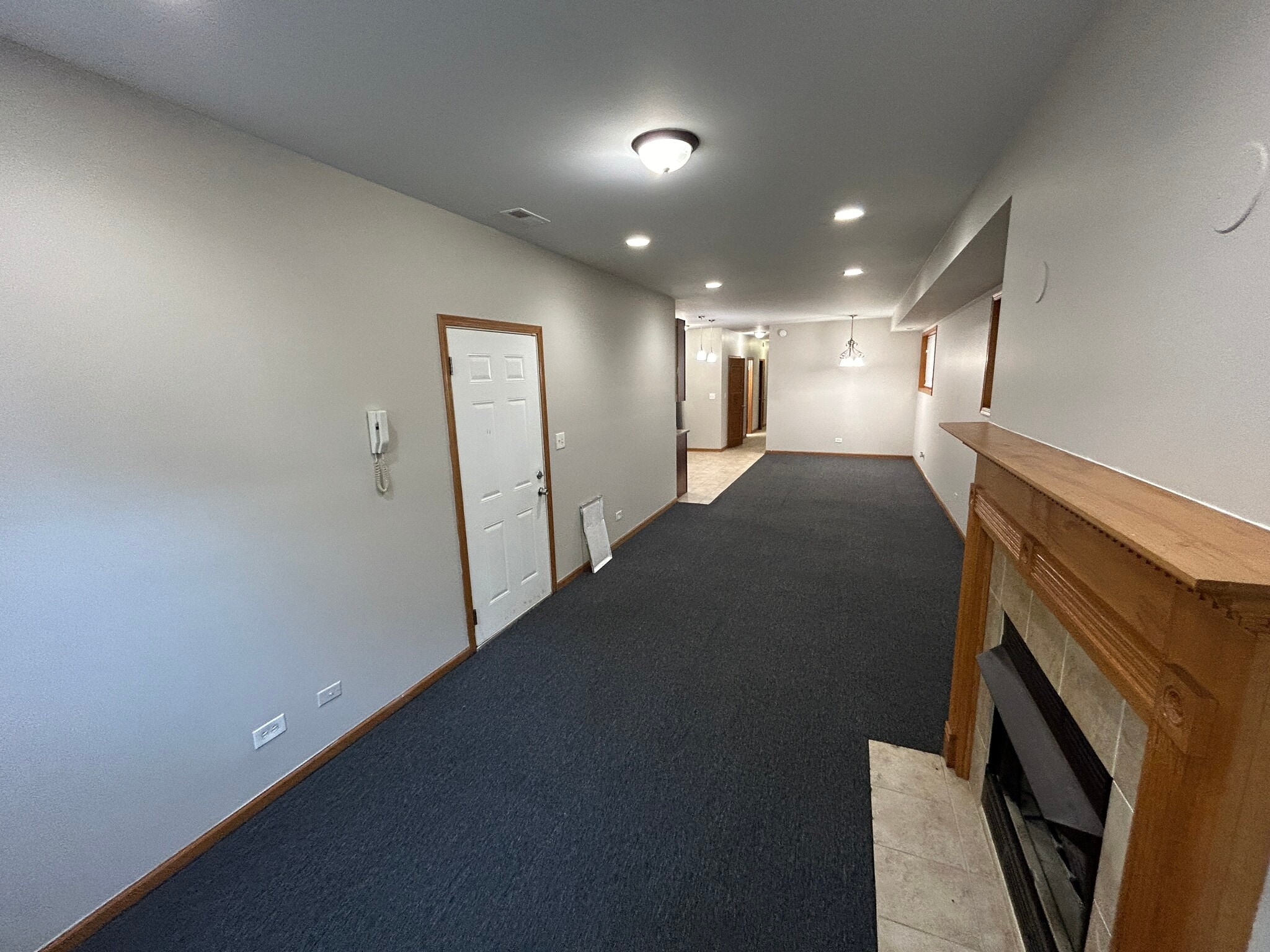 Building Photo - 5642 S Prairie Ave