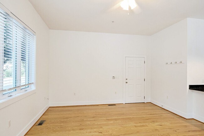 Building Photo - 215 5th St SW