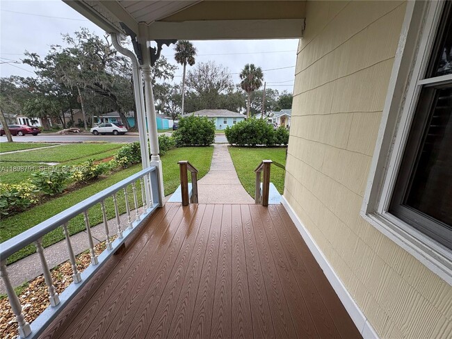 Building Photo - 830 S Beach St