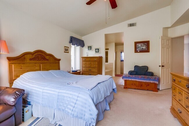 Building Photo - Spacious 4 Bedroom Shadowridge Home Available May 1st
