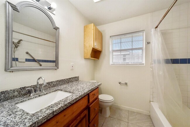 Building Photo - 214 Schilling Ave