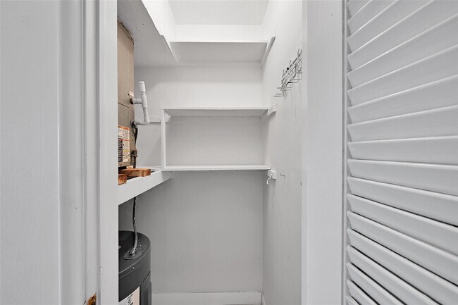 Building Photo - 2624 NE 32nd St