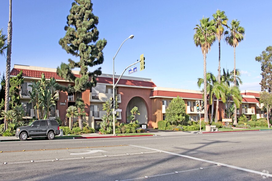 Villa La Paz 10453 Artesia Blvd Bellflower CA 90706 Apartment Finder