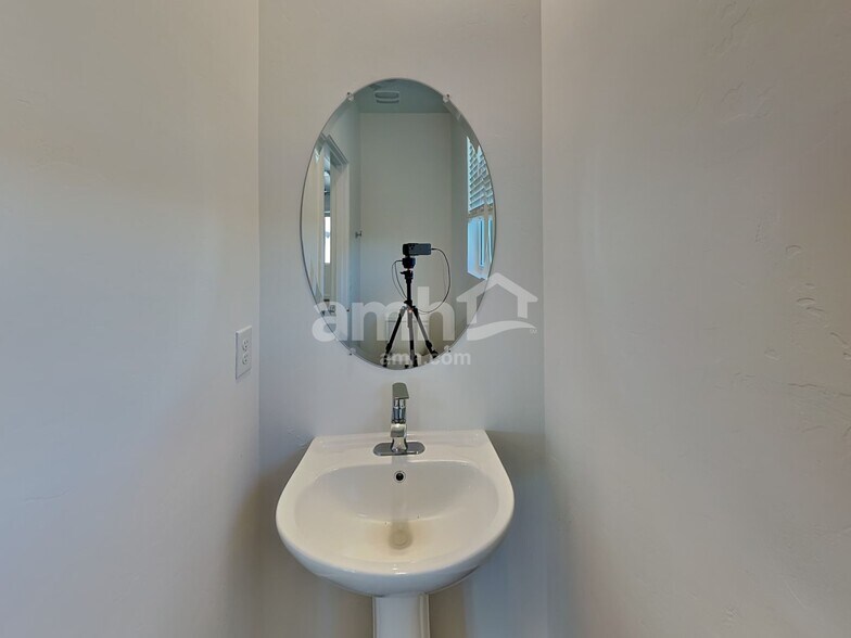 Building Photo - 6192 W Calle Lingo