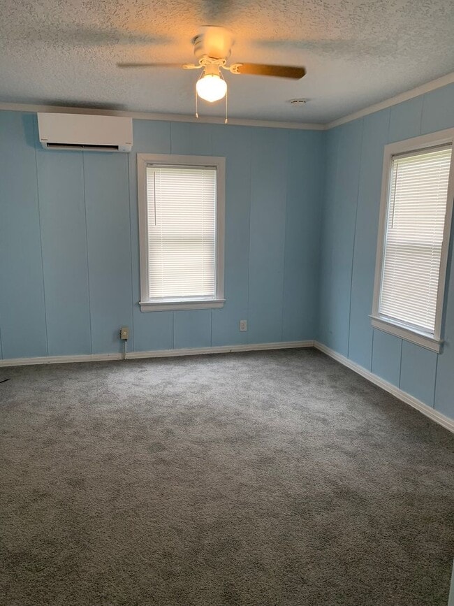 Building Photo - PENDING APPLICATION- Charming 1/1 Home in ...