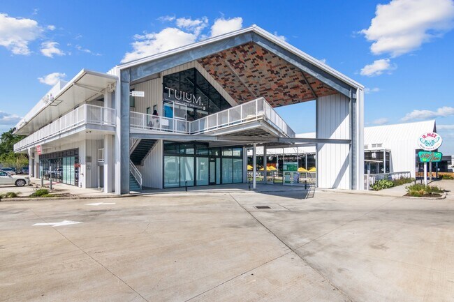 Building Photo - 2806 Versailles Oak Ln