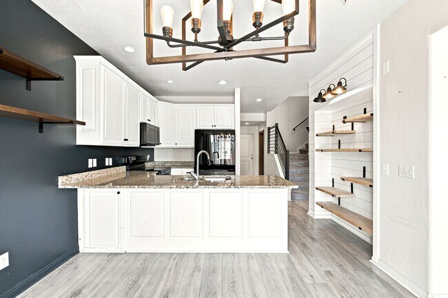 Building Photo - Beautiful Townhome in American Fork!